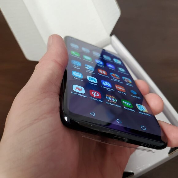 LG V35 ThinQ 64GB Black, Unlocked. In good condition !!! - Picture 8 of 9